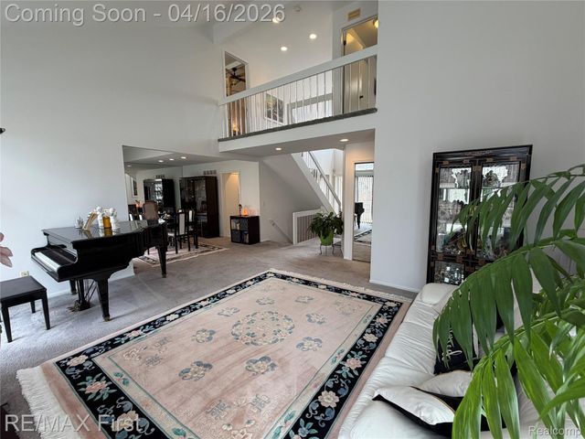 29349 W Chanticleer Drive, Southfield, MI 48034