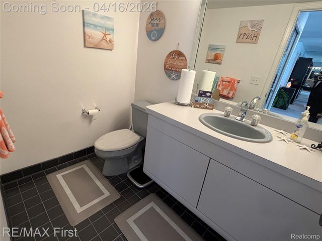 29349 W Chanticleer Drive, Southfield, MI 48034