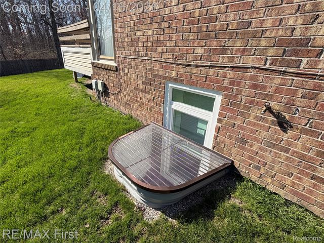 29349 W Chanticleer Drive, Southfield, MI 48034