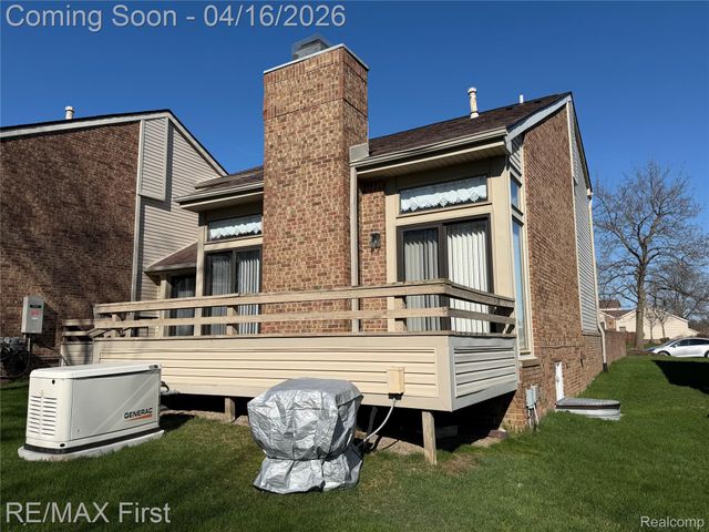 29349 W Chanticleer Drive, Southfield, MI 48034