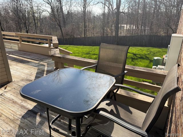 29349 W Chanticleer Drive, Southfield, MI 48034