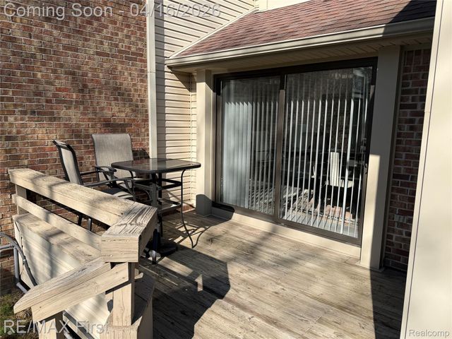 29349 W Chanticleer Drive, Southfield, MI 48034