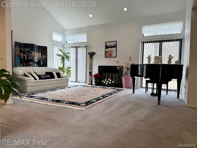 29349 W Chanticleer Drive, Southfield, MI 48034