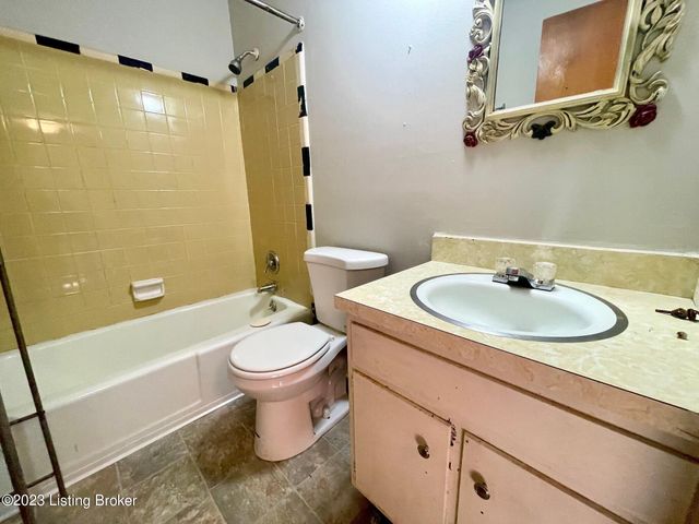 116 E Harrison Ave 3, Clarksville, IN 47129