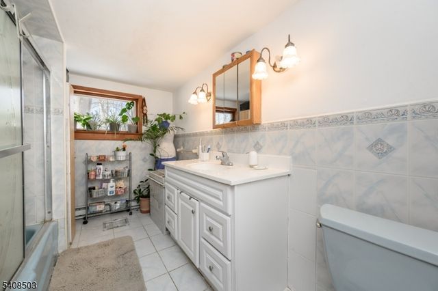 19 Skyland Ave, Wanaque Boro, NJ 07420