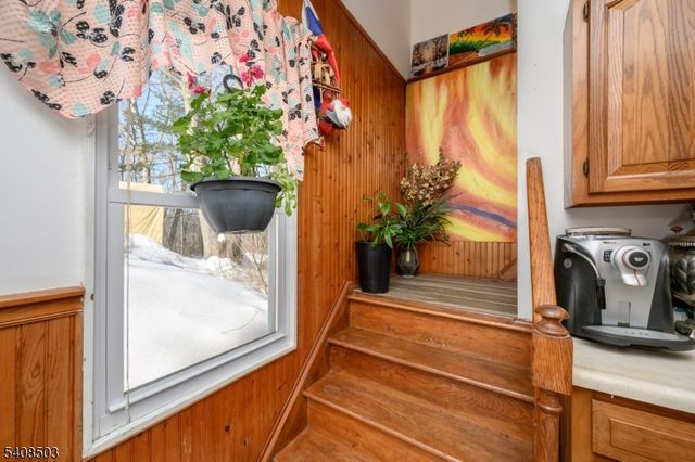 19 Skyland Ave, Wanaque Boro, NJ 07420