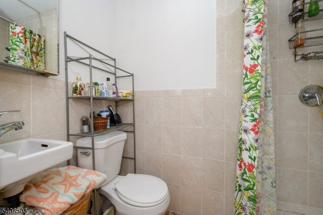 19 Skyland Ave, Wanaque Boro, NJ 07420