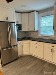 415 E 3RD Avenue 2L, Roselle, NJ 07203