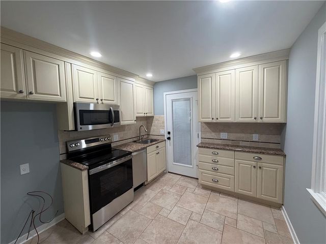 2740 Elm Court, Allentown City, PA 18104