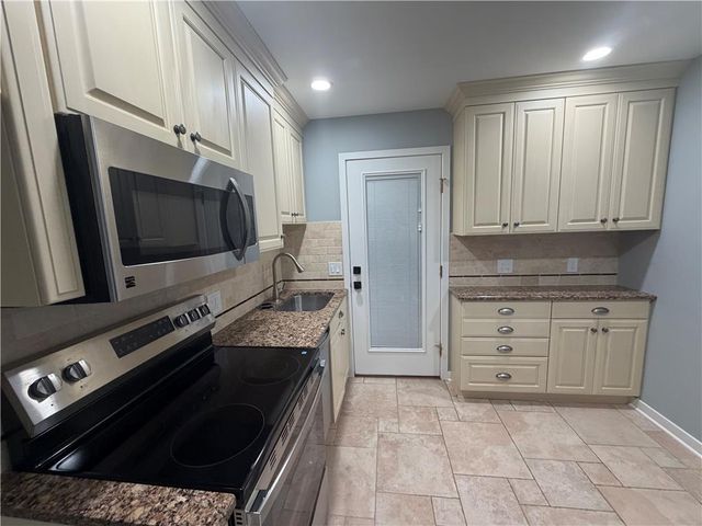 2740 Elm Court, Allentown City, PA 18104