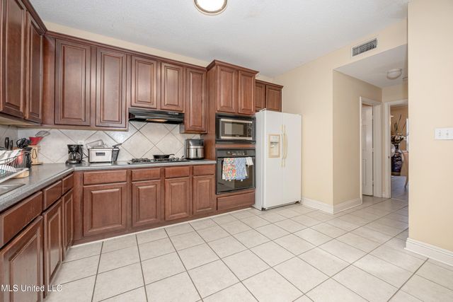 4608 Pinehaven Drive, Ocean Springs, MS 39564