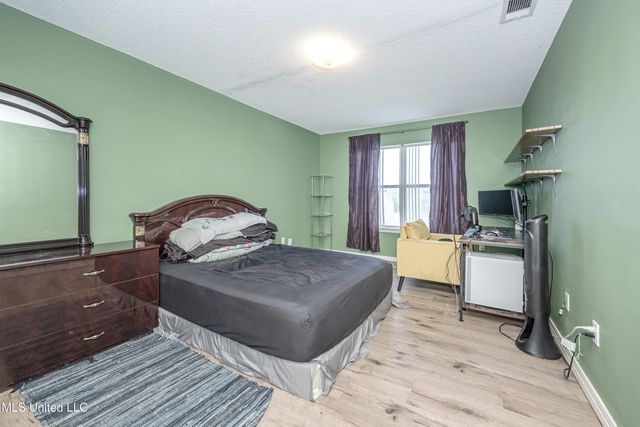 4608 Pinehaven Drive, Ocean Springs, MS 39564