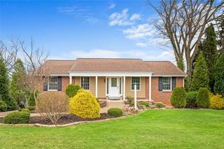 1587 Ashlawn Dr, Upper St Clair, PA 15241