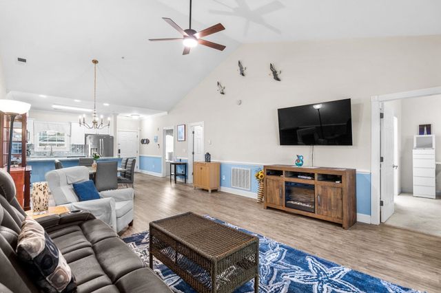 4879 Luster Leaf Cir Apt 404, Myrtle Beach, SC 29577