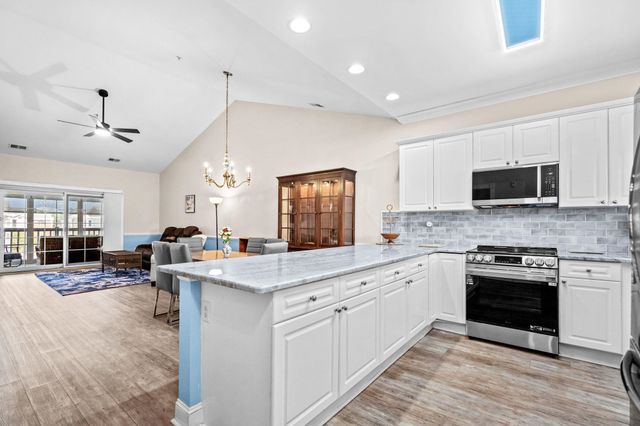 4879 Luster Leaf Cir Apt 404, Myrtle Beach, SC 29577