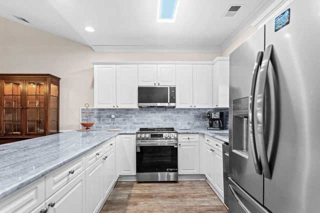 4879 Luster Leaf Cir Apt 404, Myrtle Beach, SC 29577