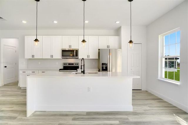 15984 SW 35TH COURT ROAD, Ocala, FL 34473