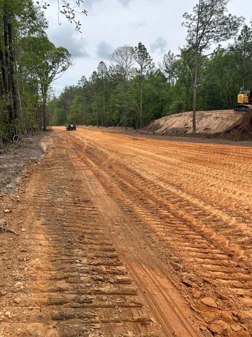 013 Thomas Richard Ln., Hattiesburg, MS 39401