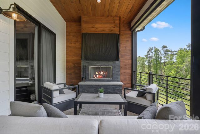 90 Gracie Lane, Weaverville, NC 28787
