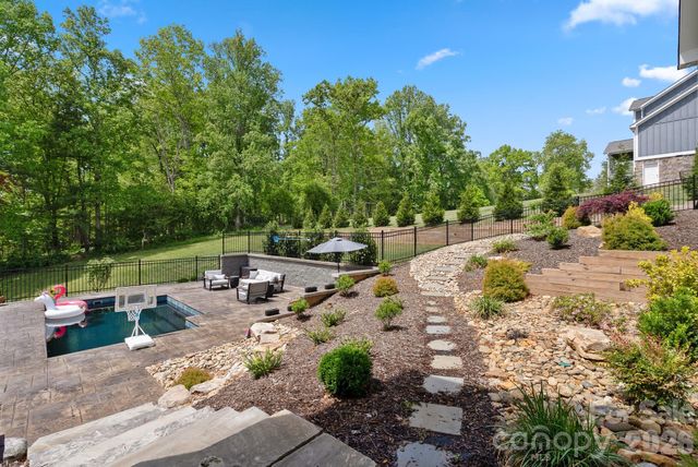90 Gracie Lane, Weaverville, NC 28787