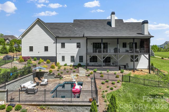 90 Gracie Lane, Weaverville, NC 28787