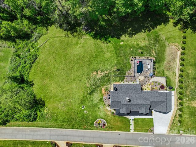 90 Gracie Lane, Weaverville, NC 28787