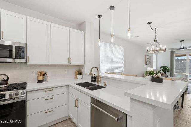 2307 W KRISTINA Avenue, San Tan Valley, AZ 85144