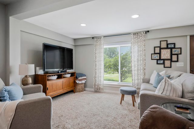 8733 New Harmony Road, Evansville, IN 47720