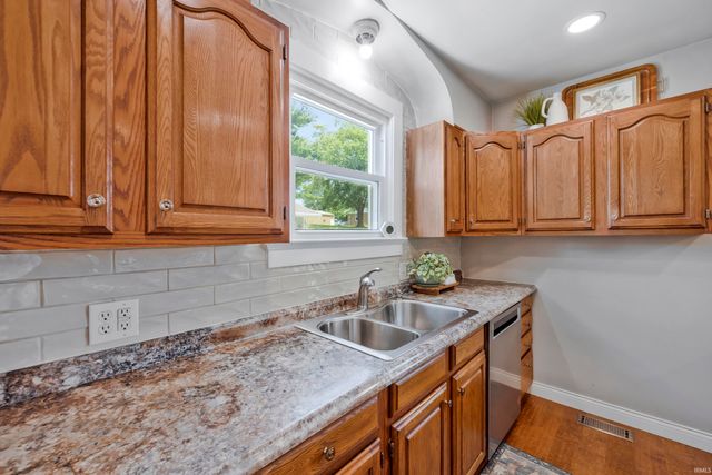 8733 New Harmony Road, Evansville, IN 47720