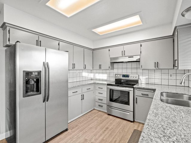 1650 Fir Avenue, Clovis, CA 93611