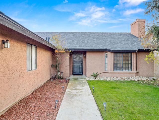 1650 Fir Avenue, Clovis, CA 93611