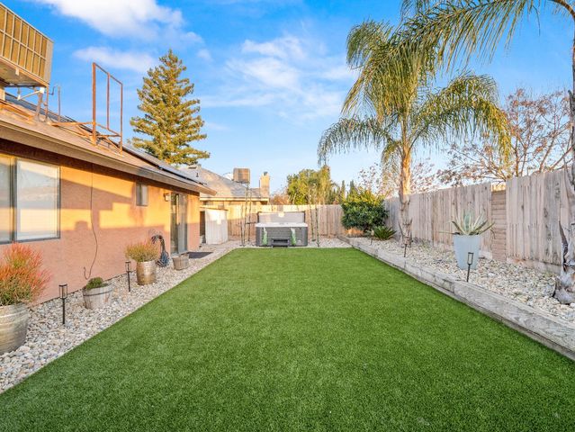 1650 Fir Avenue, Clovis, CA 93611