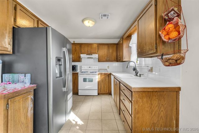 17715 S Santa Fe Street, Mounds, OK 74047