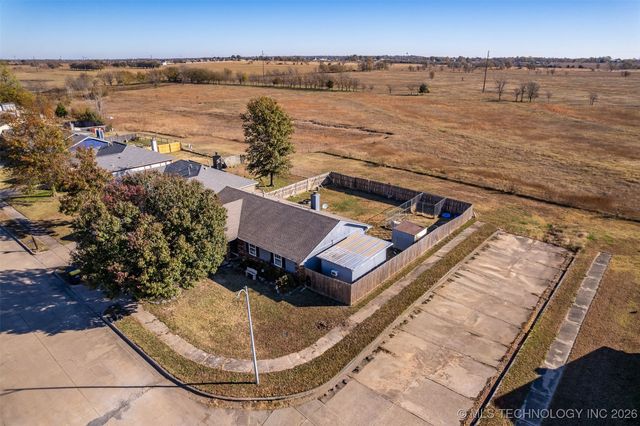 17715 S Santa Fe Street, Mounds, OK 74047