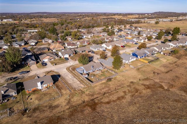 17715 S Santa Fe Street, Mounds, OK 74047