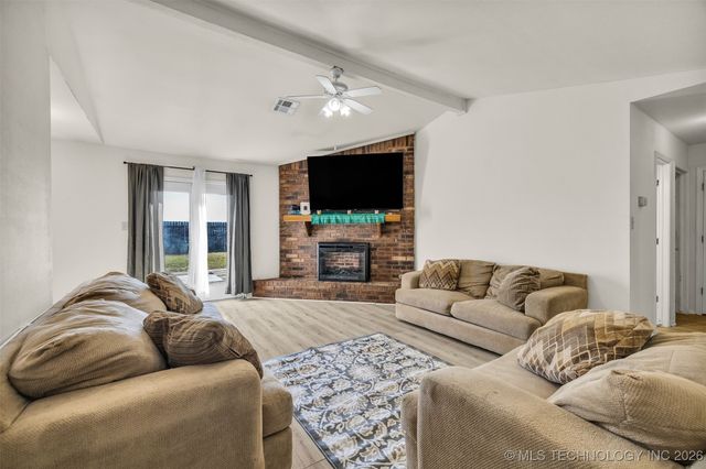 17715 S Santa Fe Street, Mounds, OK 74047