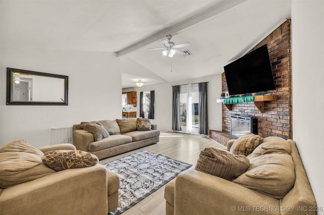 17715 S Santa Fe Street, Mounds, OK 74047