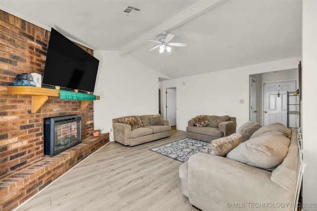 17715 S Santa Fe Street, Mounds, OK 74047