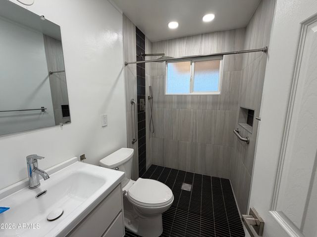 2 E PIEDMONT Road, Phoenix, AZ 85042