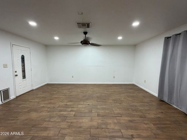 2 E PIEDMONT Road, Phoenix, AZ 85042