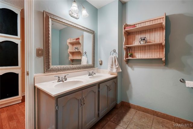 184 Fox Hollow Road, Montgomery, AL 36109