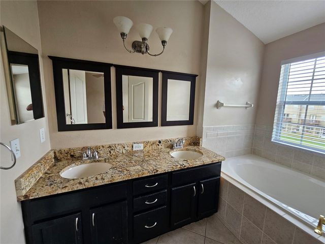 2927 POINTEVIEW DRIVE, Tampa, FL 33611