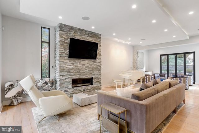 2927 ARIZONA AVE NW, Washington, DC 20016