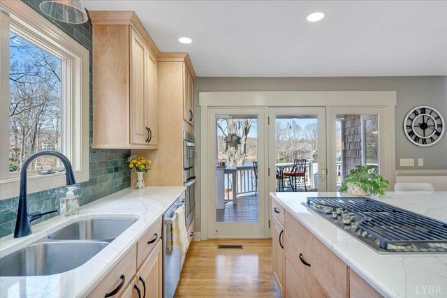 150 Waterwood Drive, Moneta, VA 24121