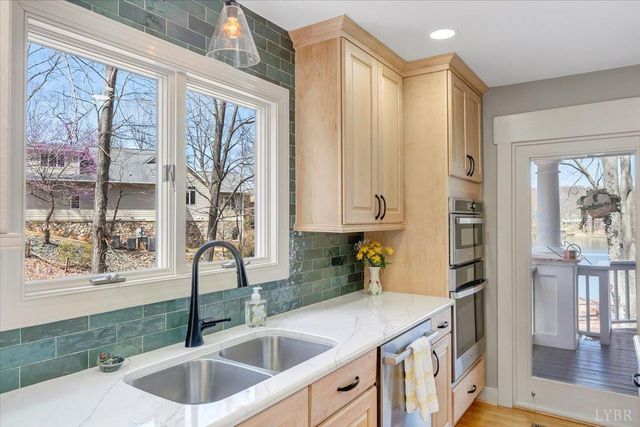 150 Waterwood Drive, Moneta, VA 24121