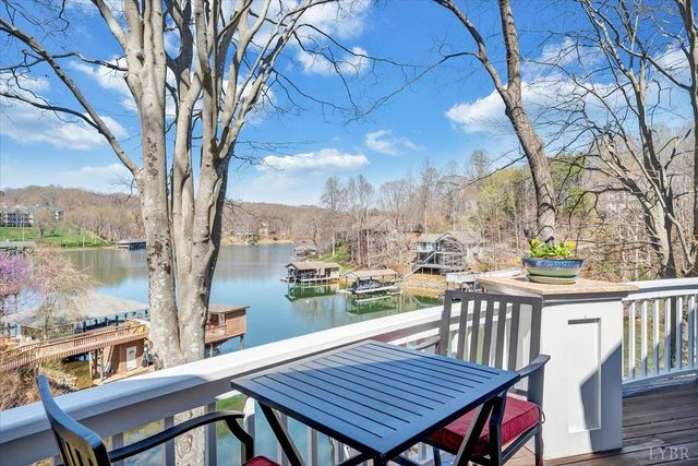 150 Waterwood Drive, Moneta, VA 24121