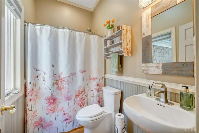 150 Waterwood Drive, Moneta, VA 24121