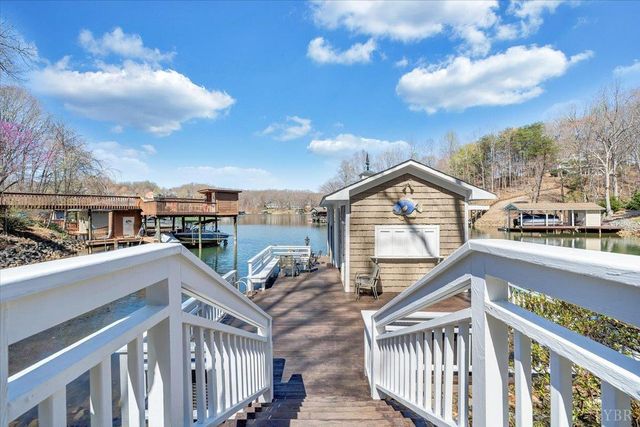 150 Waterwood Drive, Moneta, VA 24121