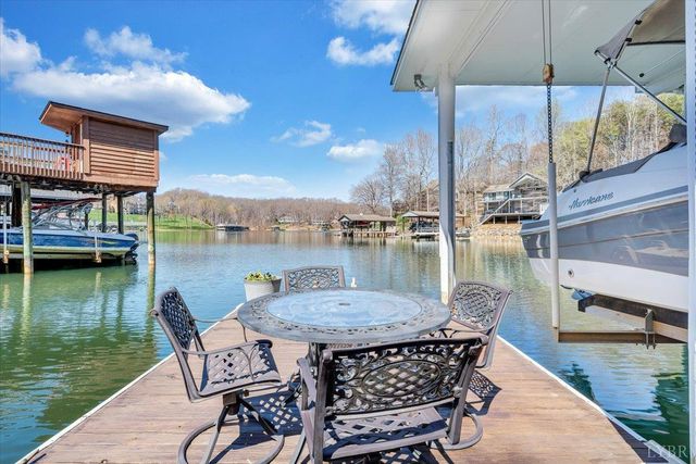 150 Waterwood Drive, Moneta, VA 24121