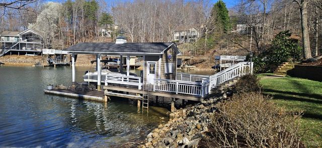 150 Waterwood Drive, Moneta, VA 24121